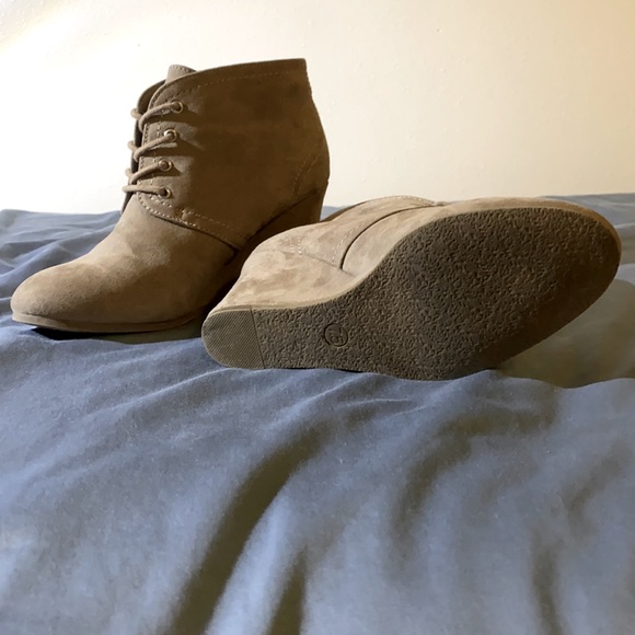 Heeled Booties size 7.5 - Picture 2 of 3